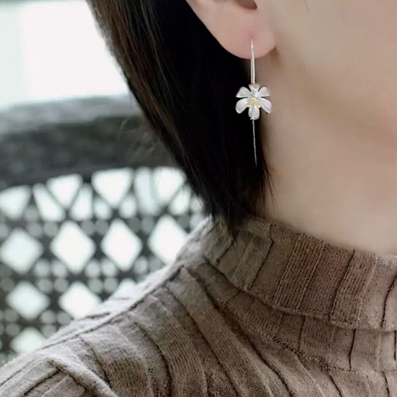 Japanese Lotus Oriental Silver/Gold Floral Earring - Picture 4 of 7